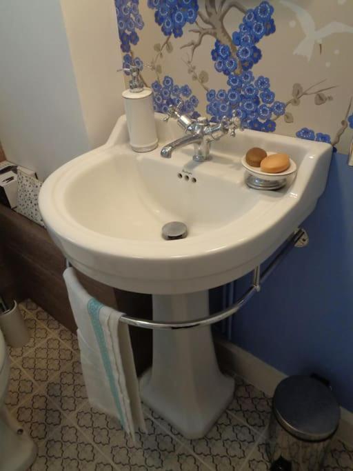 Charming English Style Studio Flat London Luaran gambar