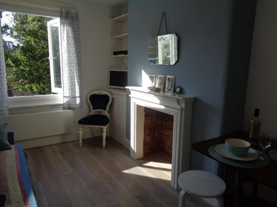 Charming English Style Studio Flat London Luaran gambar