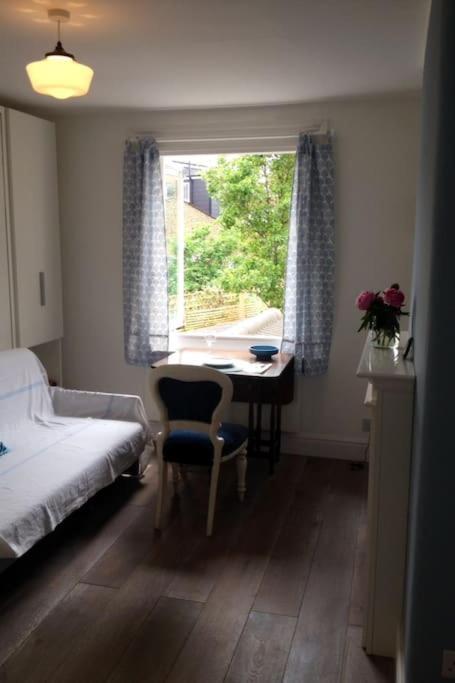 Charming English Style Studio Flat London Luaran gambar