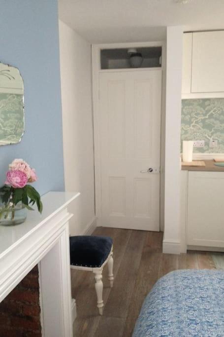 Charming English Style Studio Flat London Luaran gambar